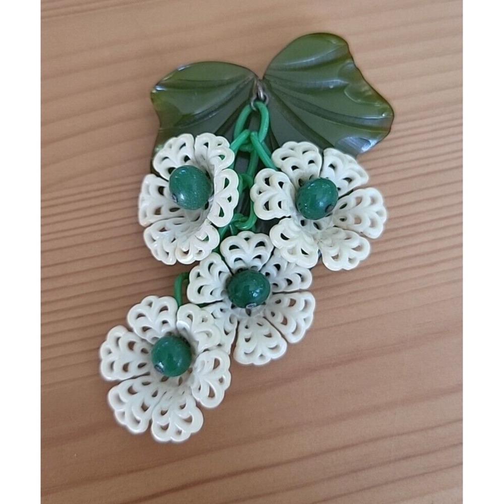 Bakelite Leaf Brooch Pin Celluloid Chain and Green & White Flowers